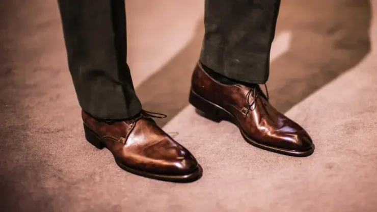 بهترین روش گشاد کردن کفش مردانه چیست؟