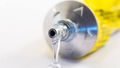 پاک کردن چسب رازی را از روی لباس