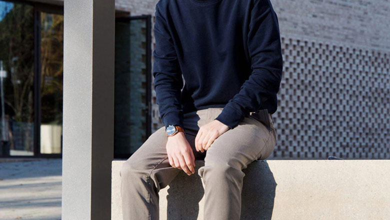 خاکستری، بهترین مکمل رنگ سرمه ای در لباس