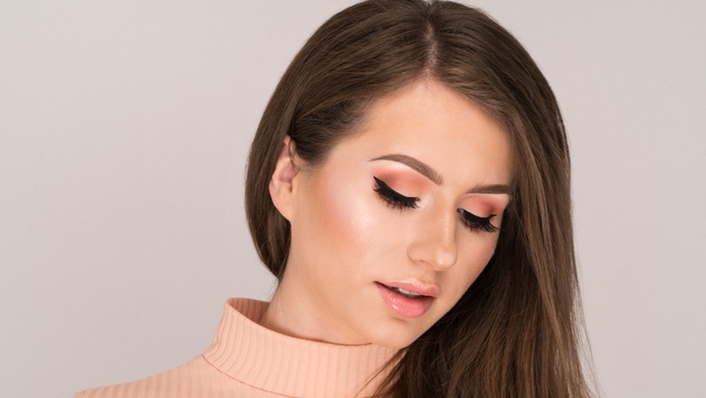 میکاپ دخترانۀ هلویی